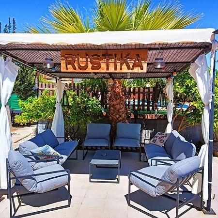 Los Amigos De Claude & Joanna Ontinyent Exteriér fotografie
