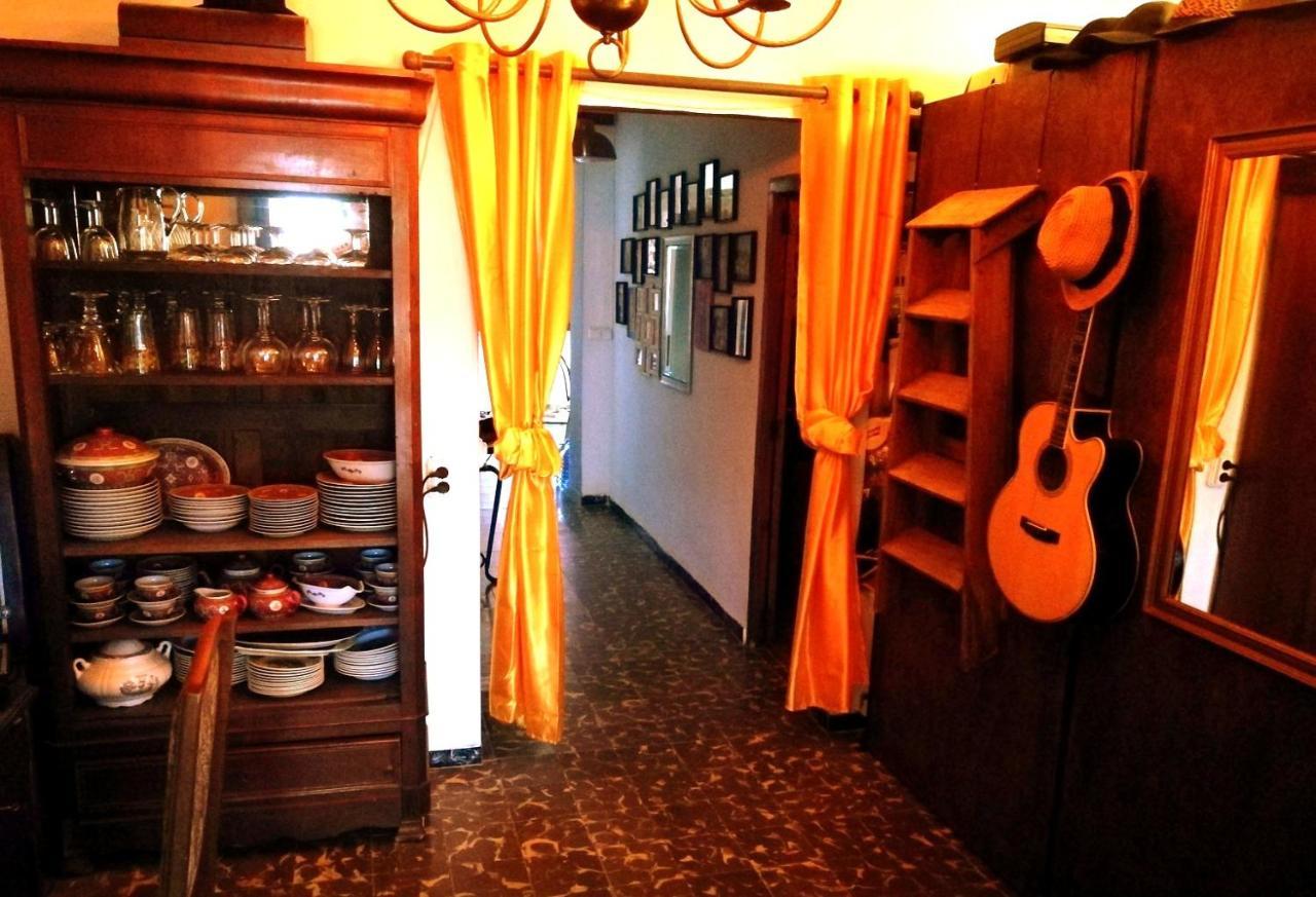 Los Amigos De Claude & Joanna Ontinyent Exteriér fotografie