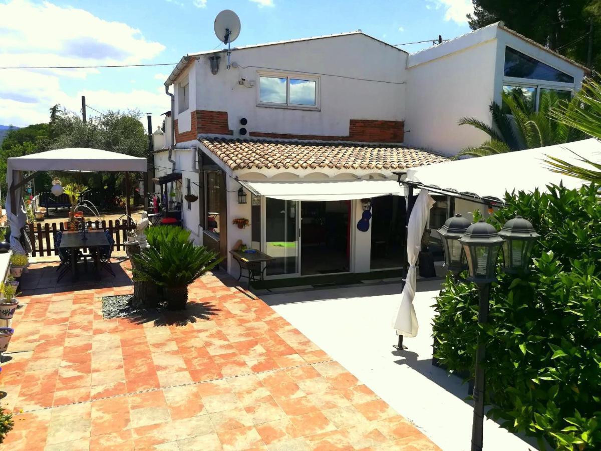 Los Amigos De Claude & Joanna Ontinyent Exteriér fotografie