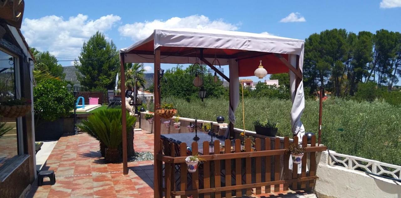 Los Amigos De Claude & Joanna Ontinyent Exteriér fotografie