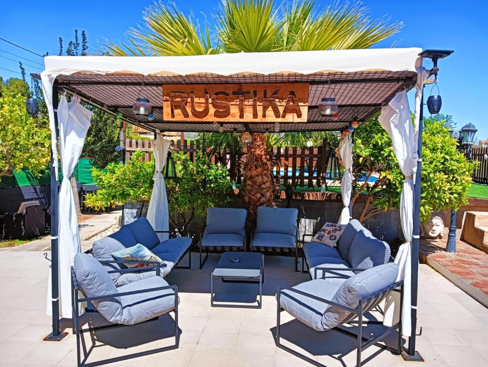Los Amigos De Claude & Joanna Ontinyent Exteriér fotografie